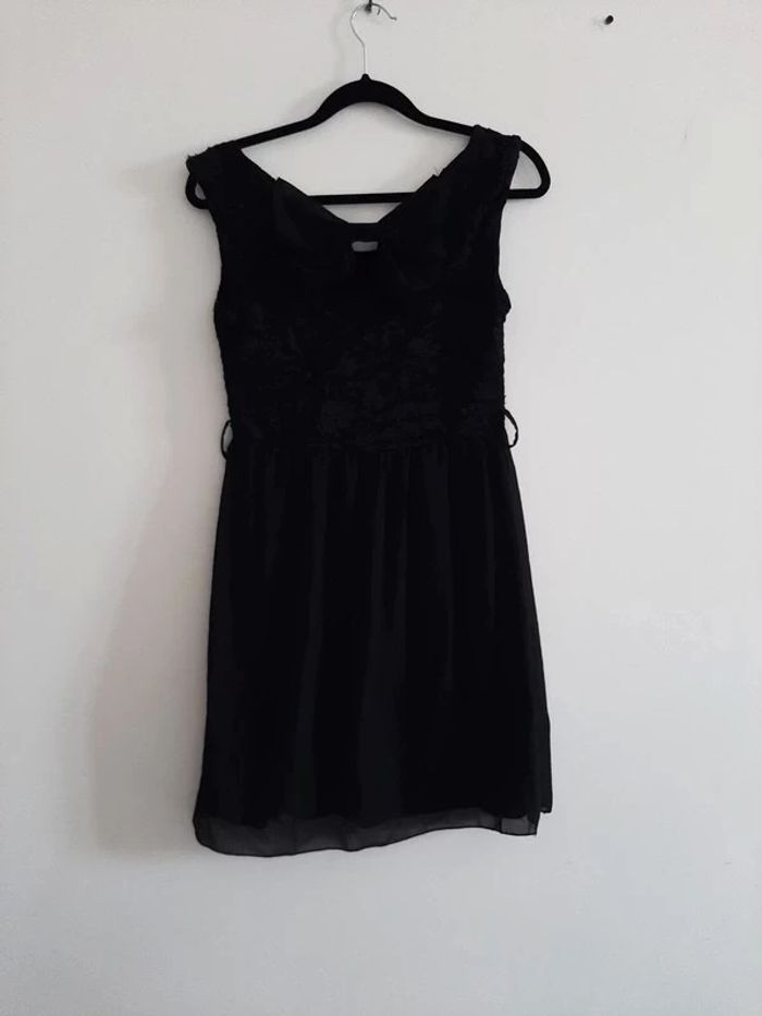 Robe noire noeud dans le dos - photo numéro 3