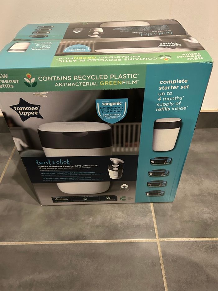 Poubelle à couches Tommee tippee Twist and click Neuve + recharge