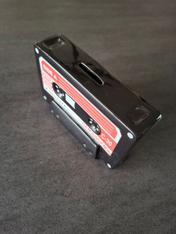 Tirelire collector Cassette en très bon état