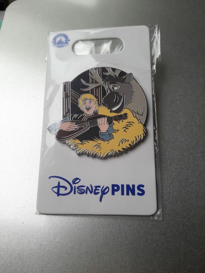 Pins Disney shopdisney sven