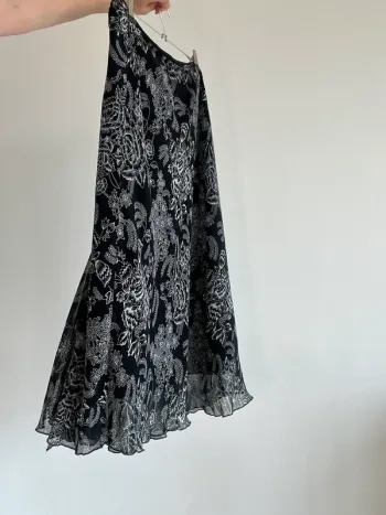 Jupe y2k à volants noire et blanche à motifs taille 42