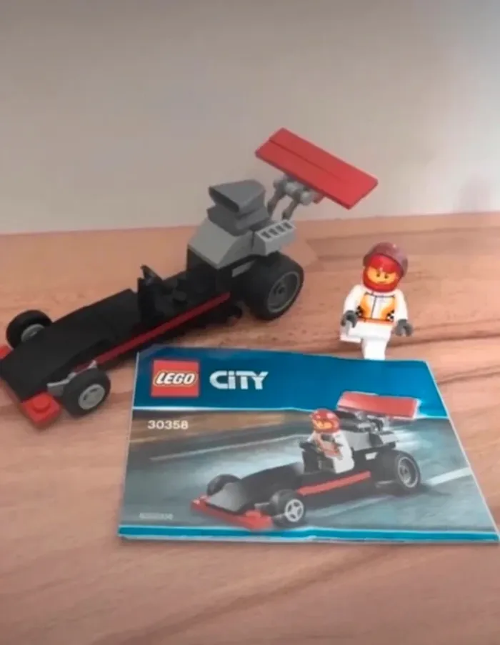 lego City Dragster et son pilote complet avec notice de montage