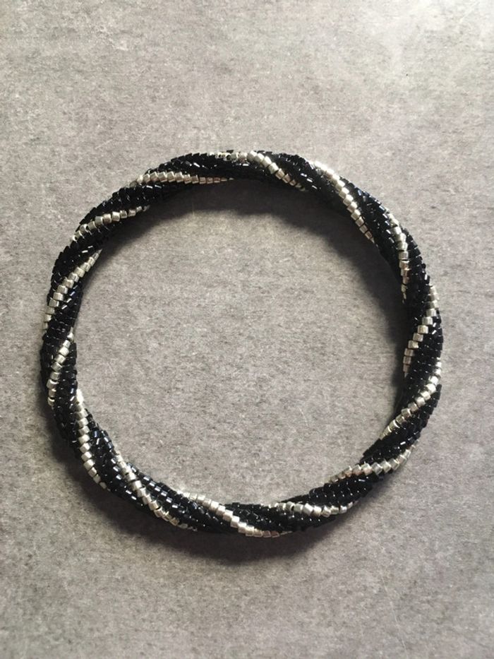 Bracelet jonc en perles