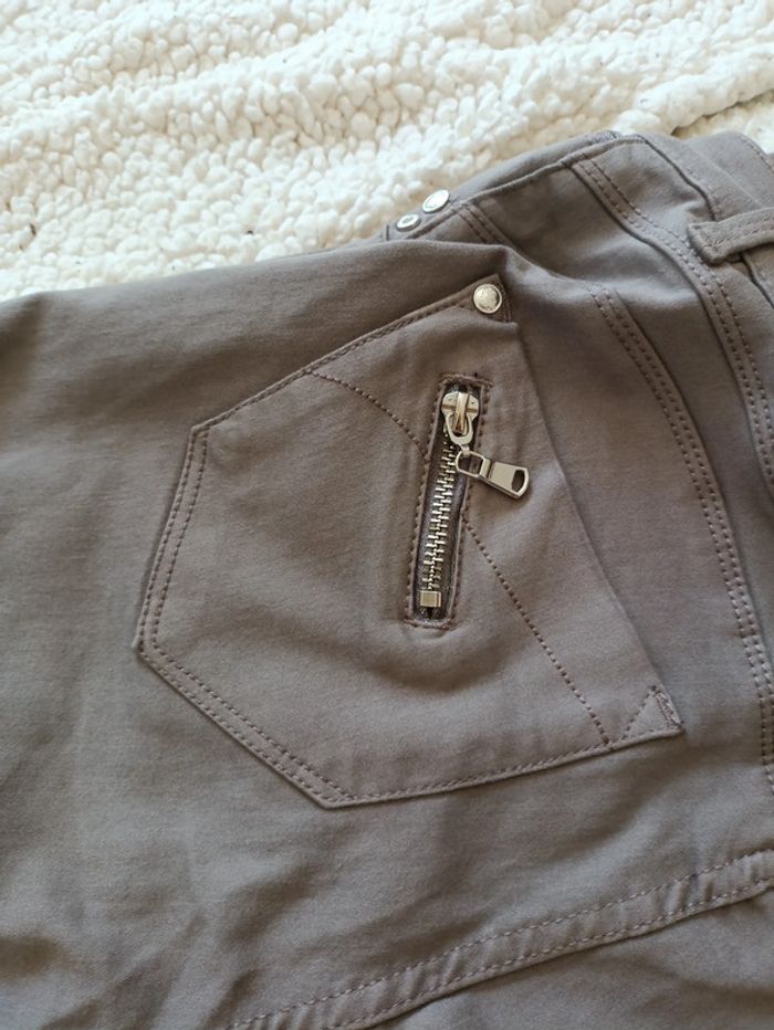 Pantalon taupe gris Bréal avec détails zippés grunge gothique - photo numéro 2