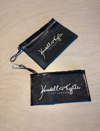 Pochettes noires pailletées