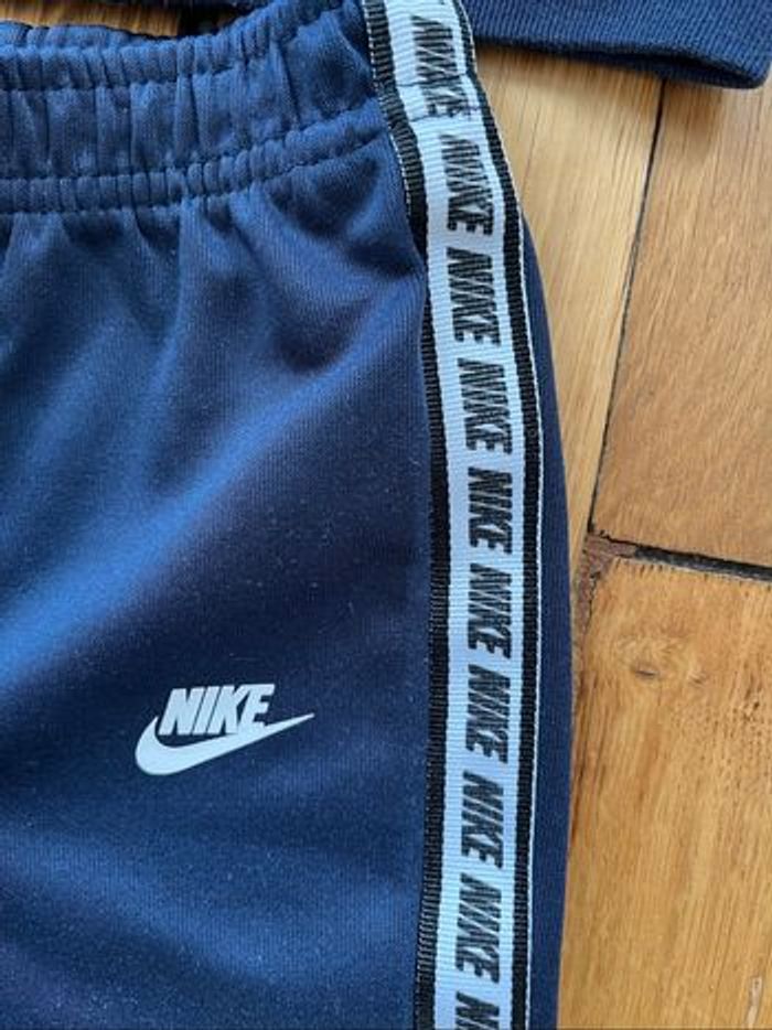 Ensemble Nike bébé 12 mois - photo numéro 5