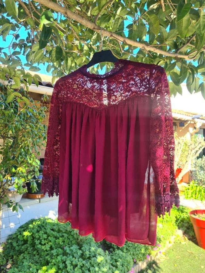 Tunique bordeaux doublé dentelle. 40/42. Long 67 cm. Aisselles à aisselles 56 cm