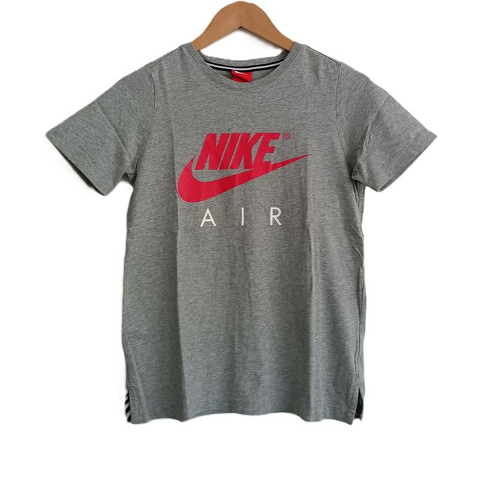 T shirt gris. Nike. Coton. Taille 12 - 13 ans. 147 - 158 cm