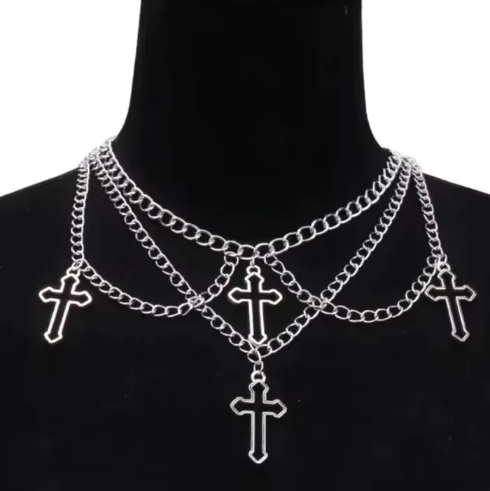 Collier argenté croix gothique punk ** neuf **