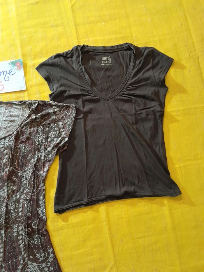 Lot assorti petite robe fleurie "Pull and bear' + tee shirt marron - photo numéro 7