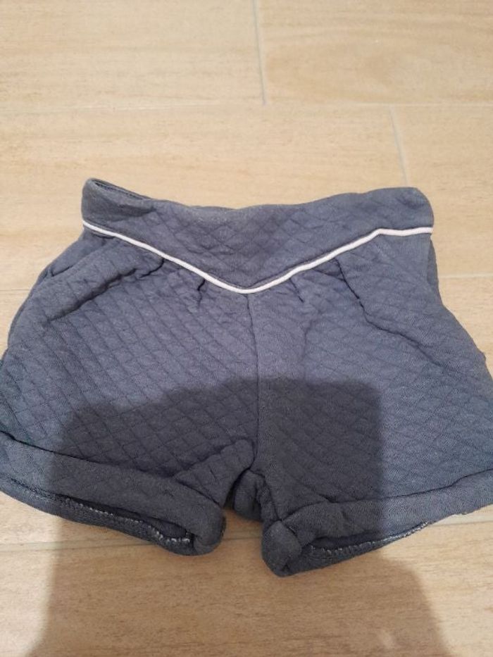 Short  6 mois