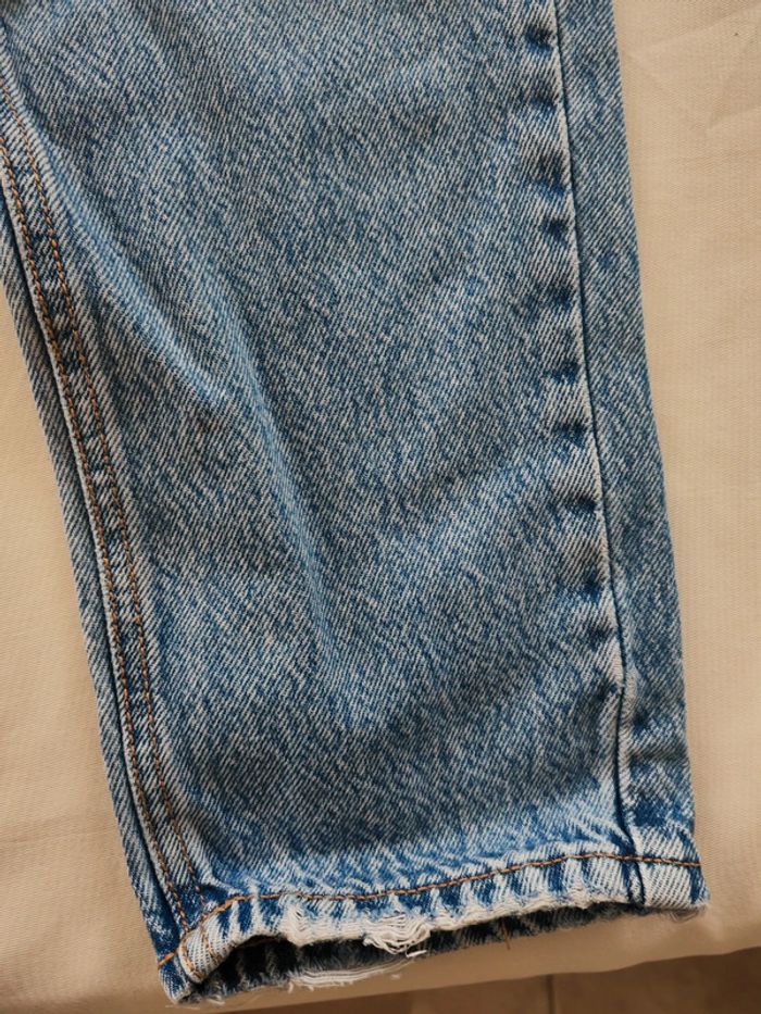 Jean troué, taille 34, marque Stradivarius, très bon état - photo numéro 3