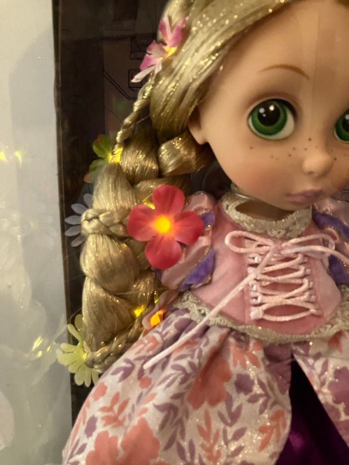 Poupée Animator raiponce édition spéciale lumineuse non déboxer - photo numéro 4