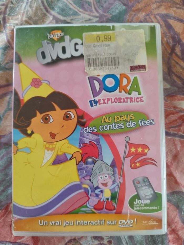 Dora aux pays des contes de fees