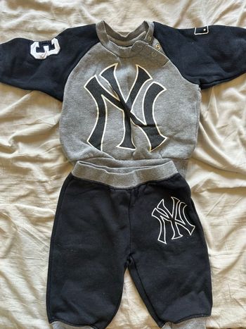 Ensemble taille 6 mois ny