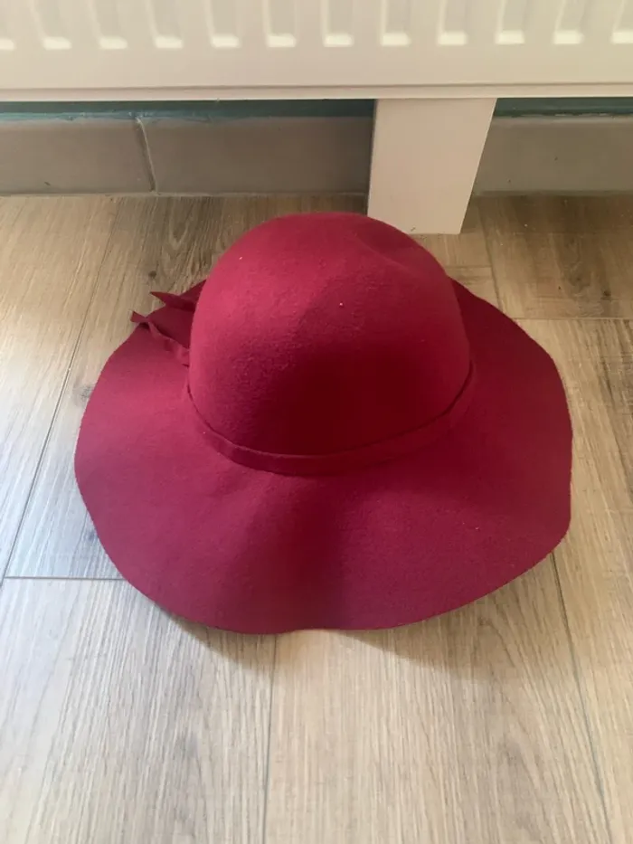 chapeau bordeaux