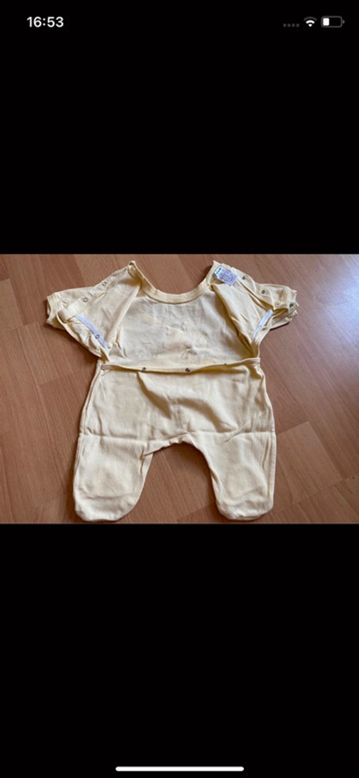 Gros lot de pyjamas/grenouillères d’été T. 1 mois/54 cm garçon TBE - photo numéro 17