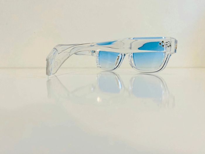 Lunette de soleil mixte transparente verres bleus dégradés transparents UV protection catégorie 1 - photo numéro 8