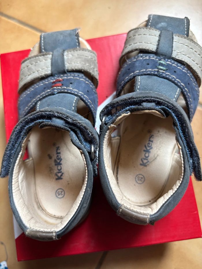 Belle paire de sandales Kickers T. 25 garçon - photo numéro 8