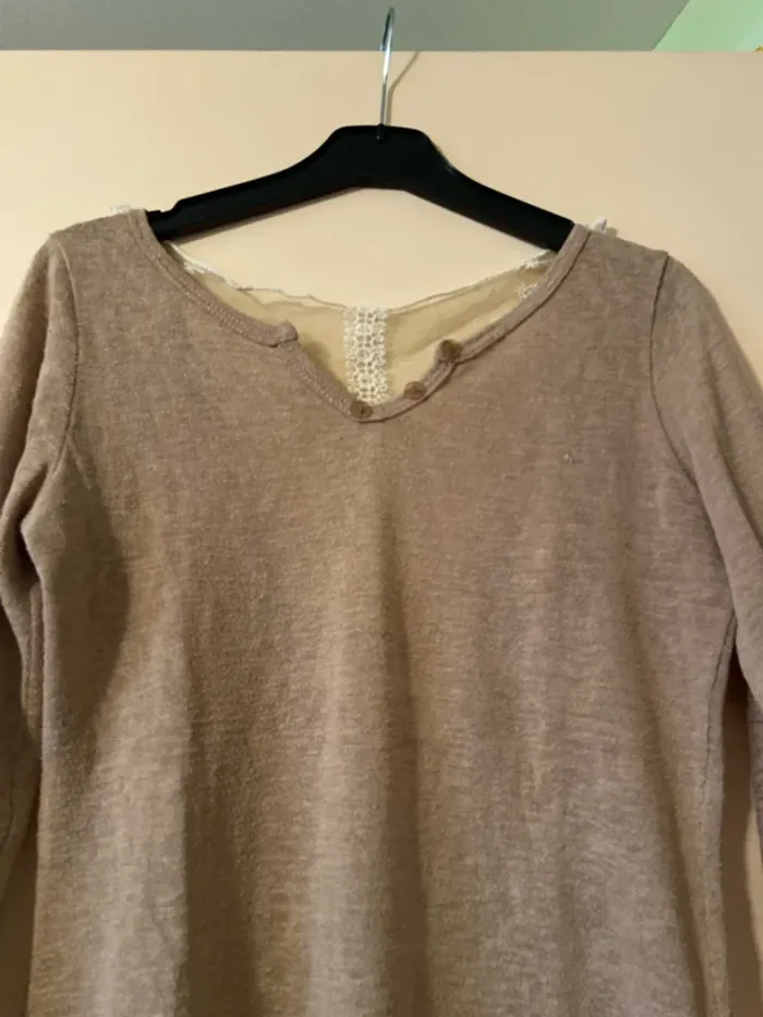 Pull avec dentelle - photo numéro 2