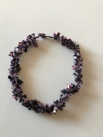 Collier en perle et pierre