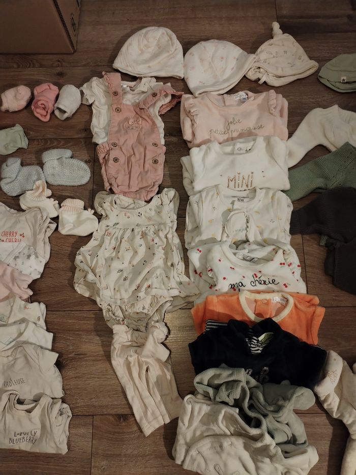 Lot vêtements naissance fille - photo numéro 3