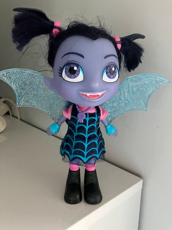 Poupée vampirina Disney 26 cm’ - photo numéro 5