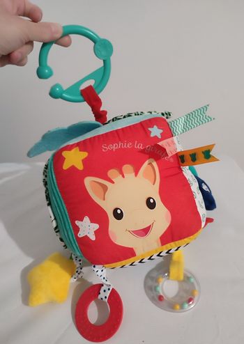 Cube d'activité sensoriel motricité bébé Sophie la girafe 