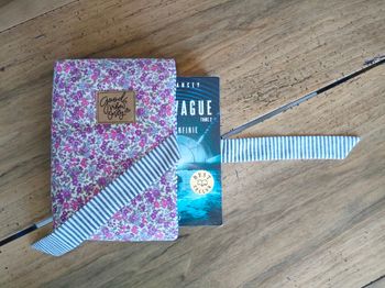 Pochette à livre de poche neuves 
