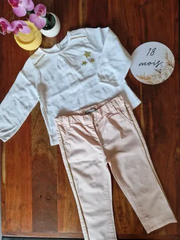 Ensemble pantalon chino léger + t-shirt manches longues Vertbaudet