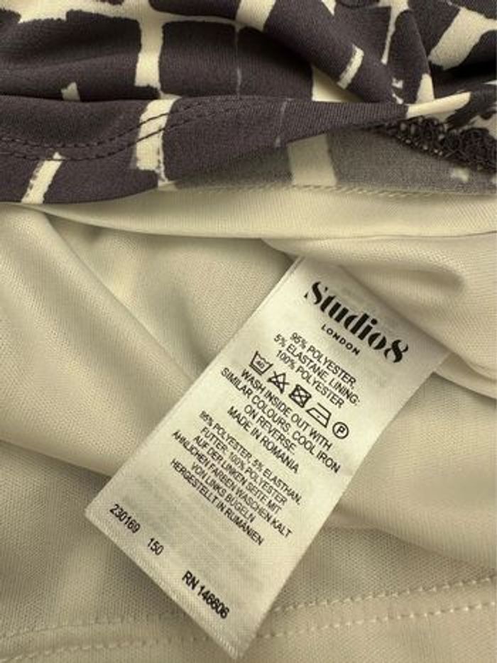 Robe sans manches, zippée sur un côté et doublée - photo numéro 3