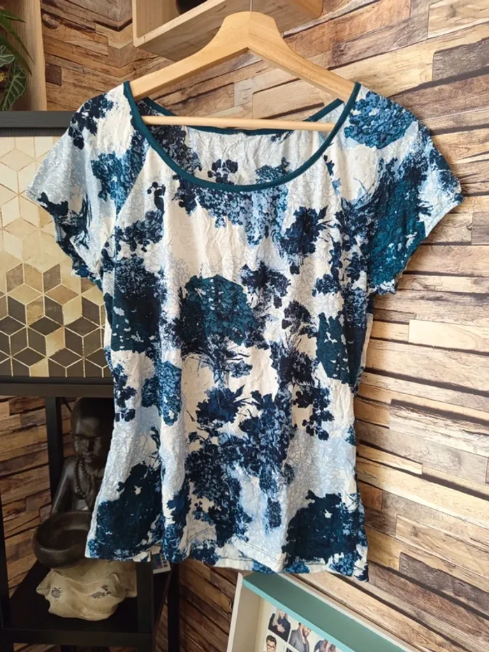 Tshirt bleu et blanc - photo numéro 3