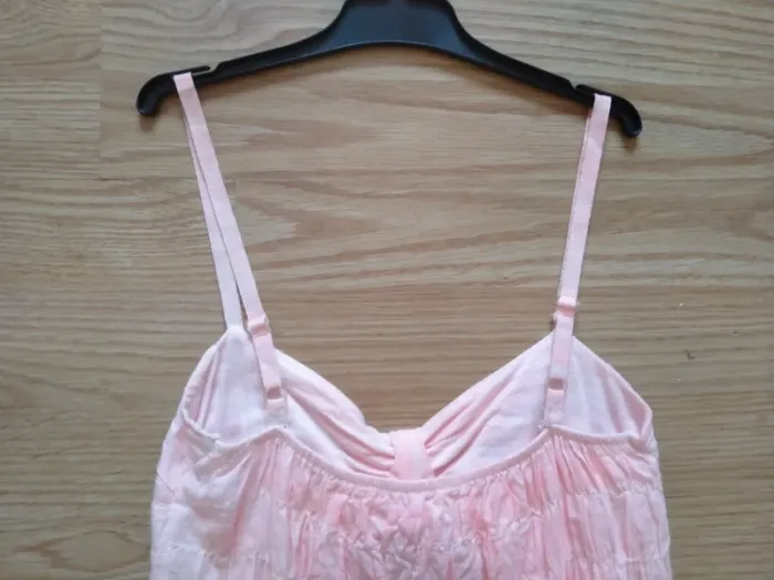 Robe courte a bretelles. Femme. Rose.
Taille 36 - photo numéro 11