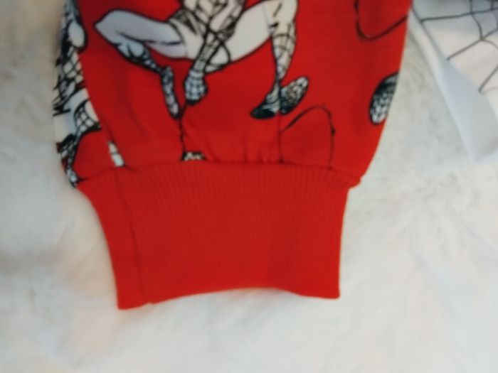 Pyjama deux pièces Spiderman, neuf avec étiquettes - photo numéro 3