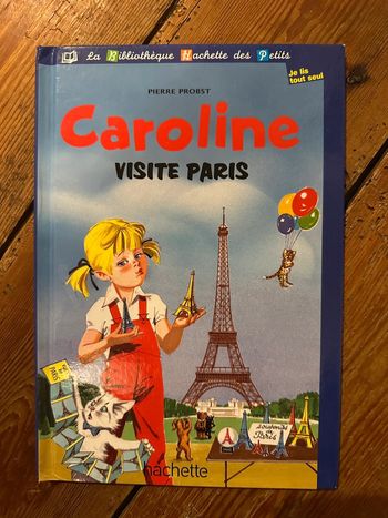 Livre rare Caroline visite Paris bleu album bibliothèque Hachette des petits je lis tout seul