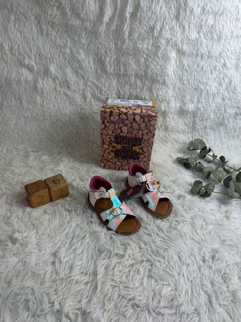 Paire de sandales Stones and Bones taille 22