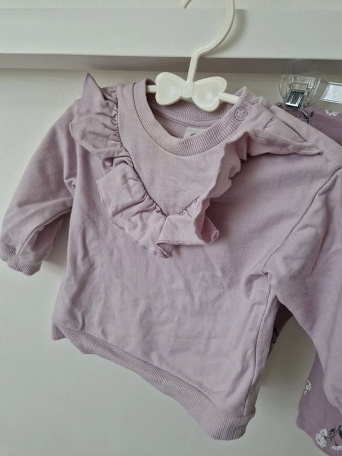 Ensemble pull leggings lilas fleuri 4-6mois très bon état H&M - photo numéro 3