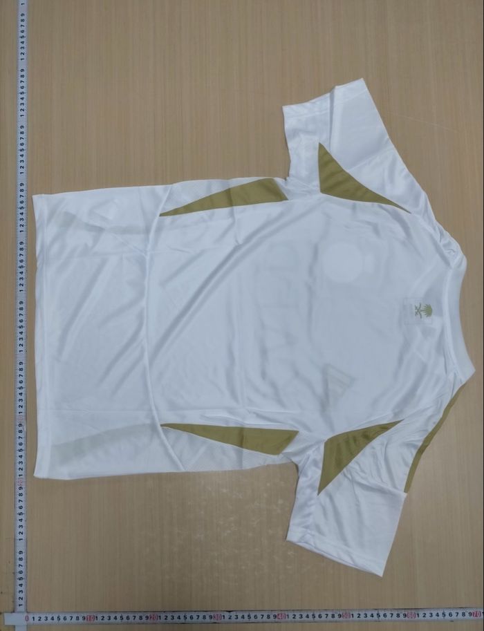 Maillot de foot doré et blanc