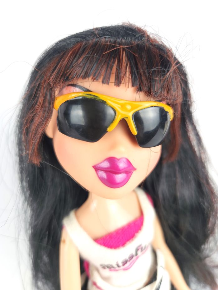 Poupée Bratz Vintage - Miss Funk - Cheveux Noirs Longs - Pantalon Blanc - photo numéro 7