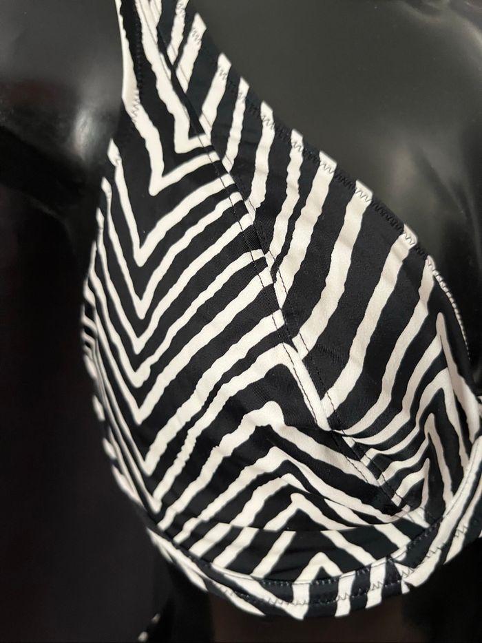 Haut Maillot de bain zébré de marque Freya  taille FR en 90H . - photo numéro 4