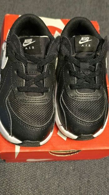 (Etat neufs)🥰🤩😍Superbes Baskets NIKE  AIR MAX pointure 23.5 (lacets élastiques)😍🤩💙🥰