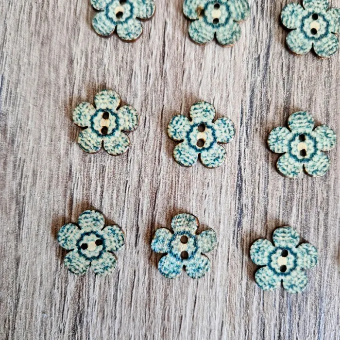 Lot de 17 boutons fleurs en bois - photo numéro 2