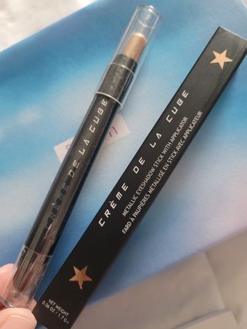 Fard à paupiéres métallisé en stick avec applicateur