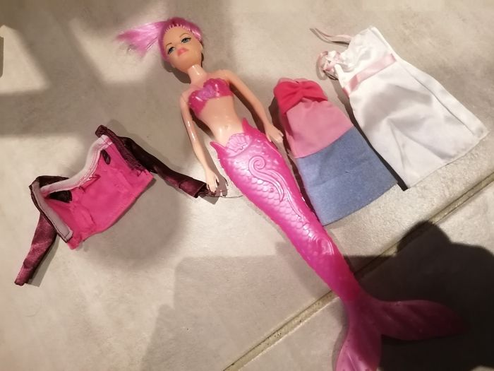 Lot poupée et tenue - photo numéro 6