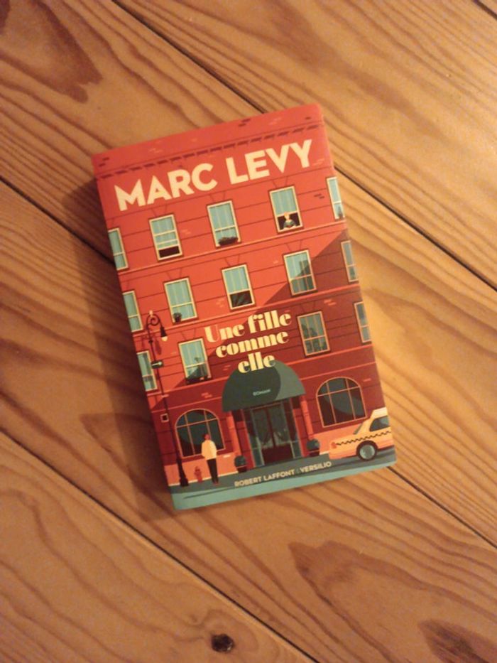 Une fille comme Elle. Neuf. Marc Levy - photo numéro 2