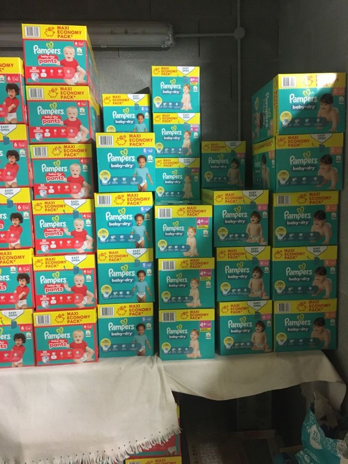 Couches Pampers baby dry pants