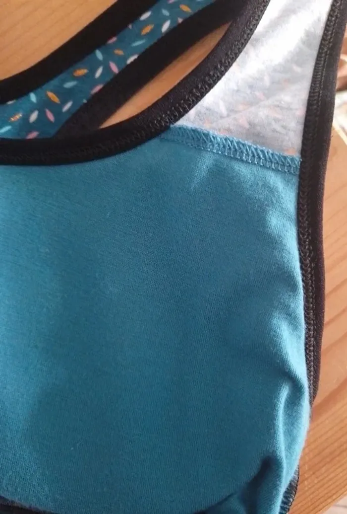 Brassière de sport avec coque de rembourrage amovibles taille 36 - photo numéro 7