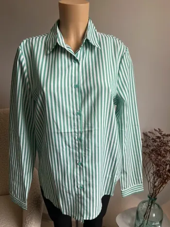 Chemise à rayures vertes et blanches