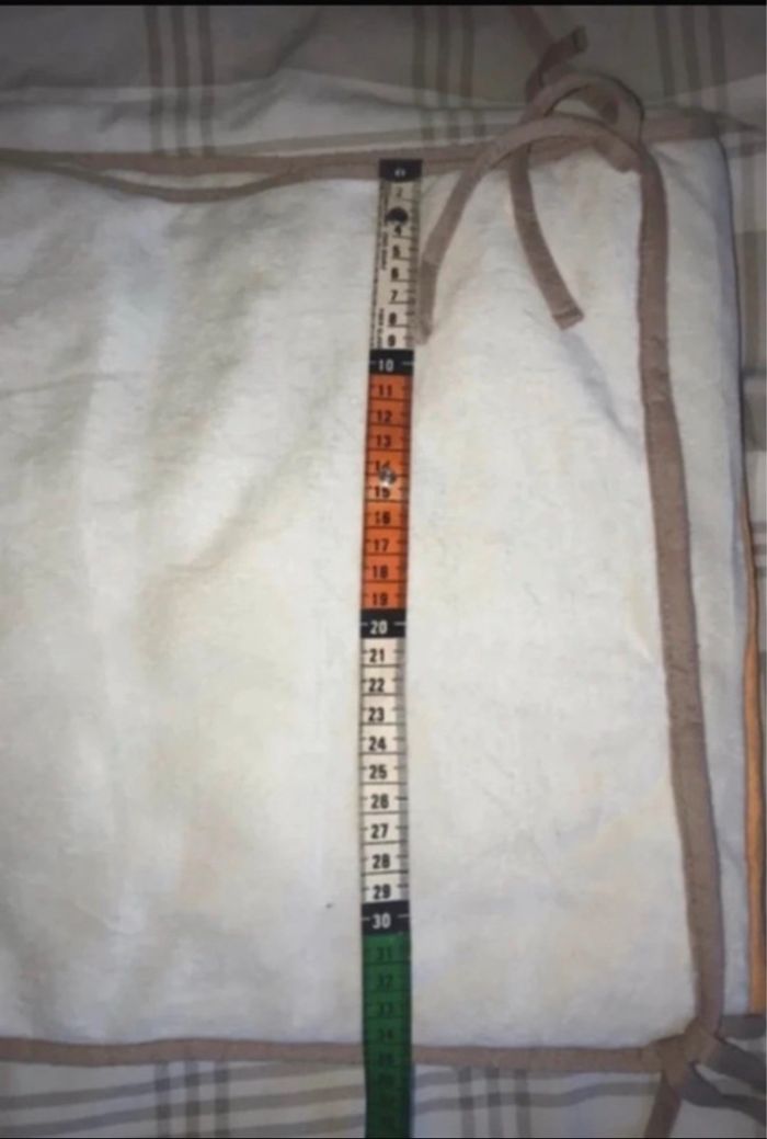 Tour de lit motifs animaux très doux marque tex pour fixer avec ses lanières à un lit à barreaux - photo numéro 3