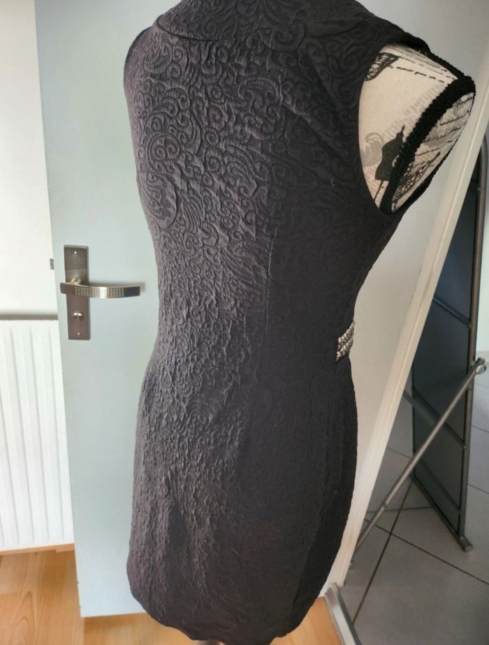 Petite robe noire (PRN) texturée, chic et moderne, T. 1 (équiv. S/M) - photo numéro 5